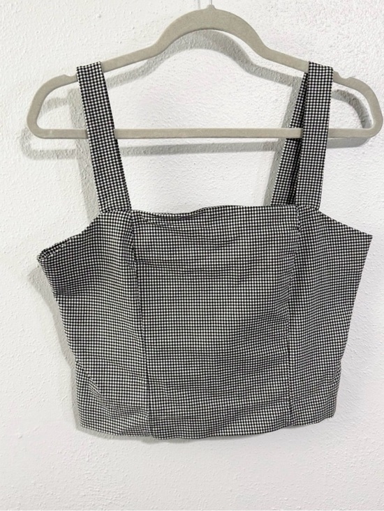 Tops - Cupcakes & Cashmere Black and White Fitted Crop Tank Top gingham size 8